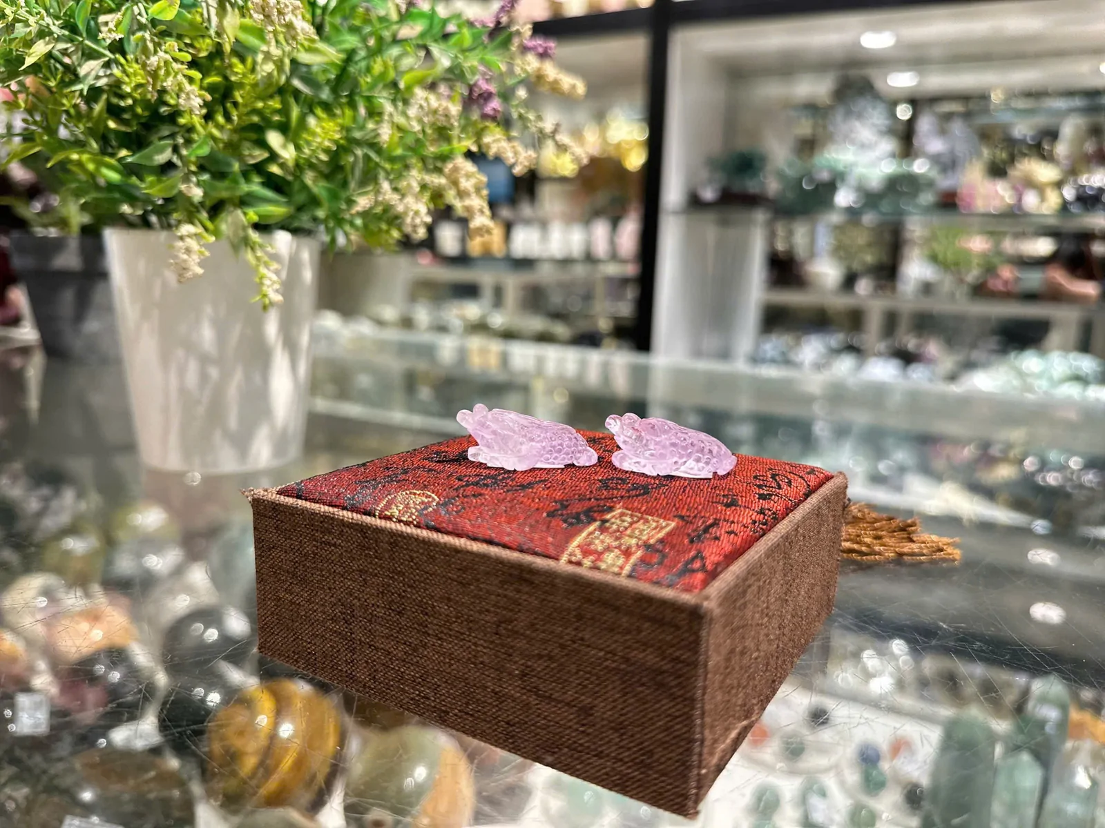 Ý Nghĩa Tâm Linh & Văn Hóa Của Trang Sức Thiềm Thừ Thạch Anh Tím